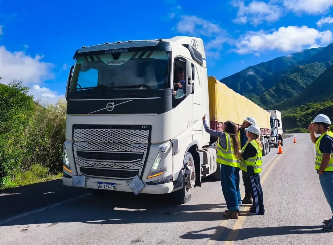 Presencia sostenida en rutas clave para garantizar el control minero 🚧🔍🚛 En el marco de las t(1)