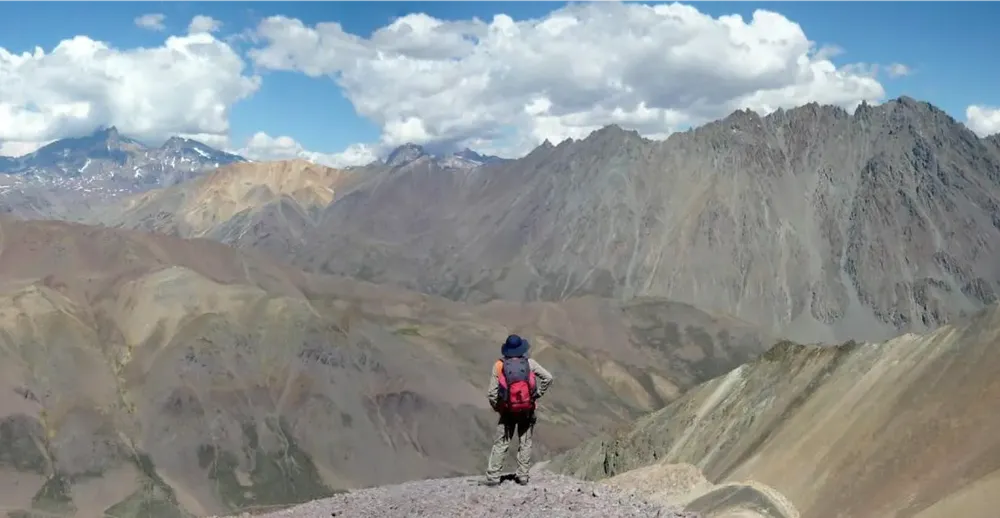 El proyecto El Perdido es una iniciativa de exploración de cobre, oro y molibdeno desarrollada por la empresa canadiense Kobrea Exploration en el sur de la provincia de Mendoza.