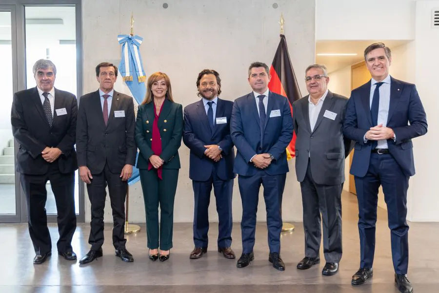 94033-gobernadores-de-la-mesa-de-litio-y-la-secretaria-de-mineria-de-la-nacion-presentaron-en-berlin-el-activo-minero-argentino-20240201210522
