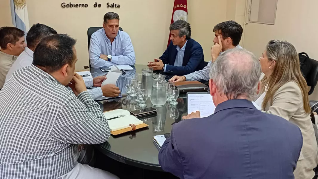 22029-reunion-de-funcionarios