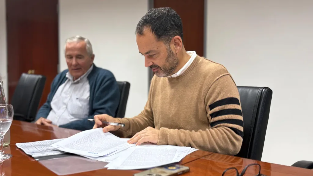 Emiliano Durand firma el primer convenio por plusvalía para una obra vial en zona sur.